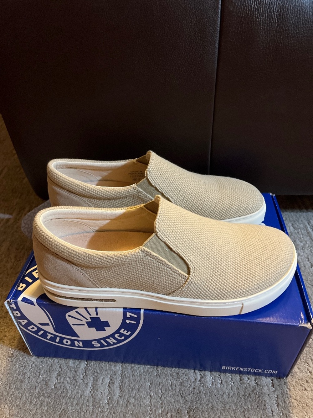 Birkenstock womens Oswego Sandcastle slip ons. Size 40.